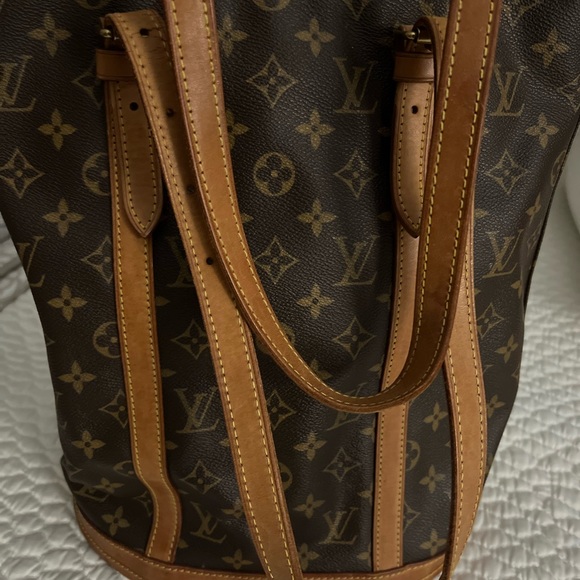 Authentic Louis Vuitton Bucket GM - Picture 3 of 15